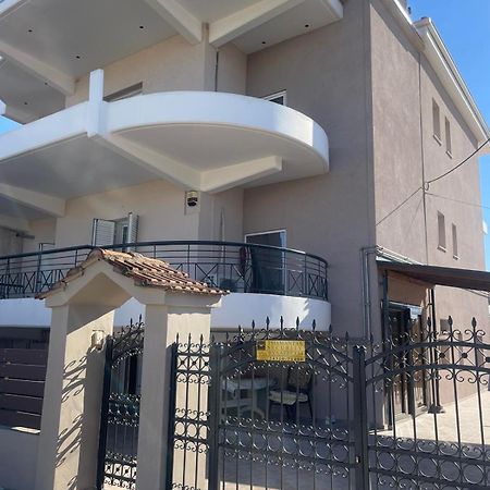 Bright Apartment, Spacious Near The Center Trikala  Luaran gambar