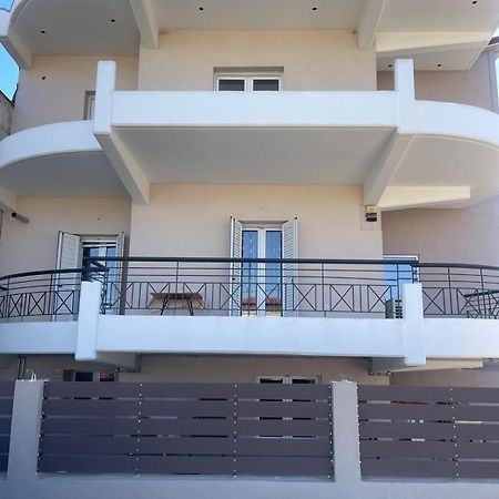 Bright Apartment, Spacious Near The Center Trikala  Luaran gambar