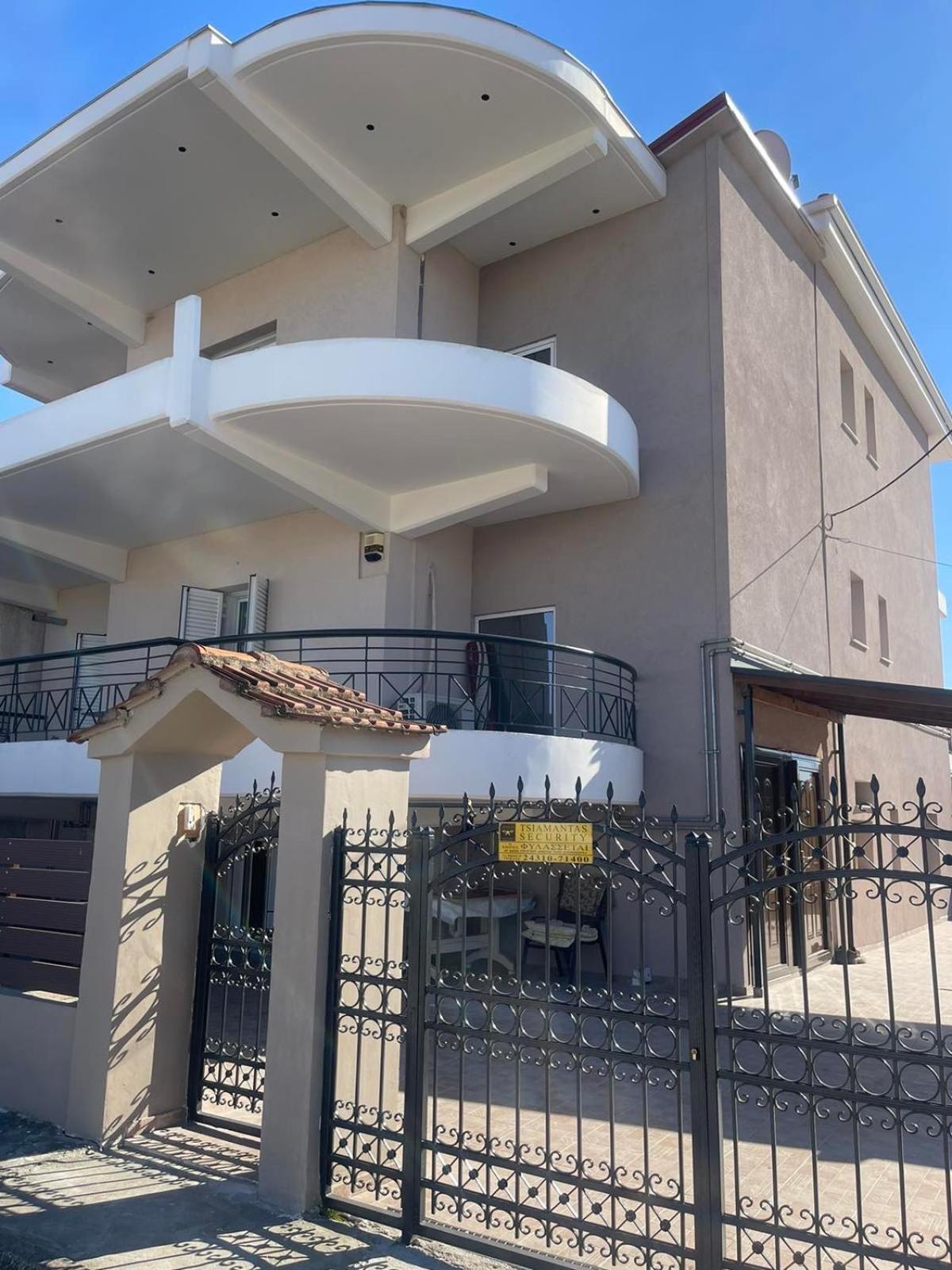 Bright Apartment, Spacious Near The Center Trikala  Luaran gambar